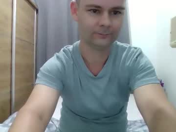 Creamizz Chaturbate stream image from April 02, 2026