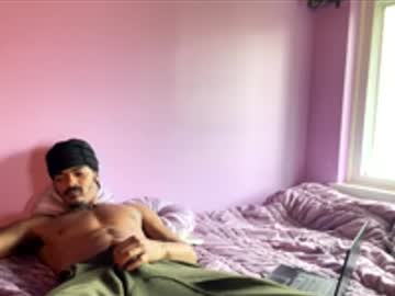 Trillahung Chaturbate stream image from April 02, 2026