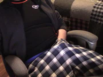 Heavilyhung Chaturbate stream image from April 03, 2026