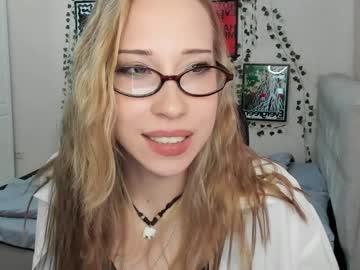 Emmarayder Chaturbate stream image from April 03, 2026