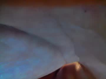 Makinguquiver Chaturbate stream image from April 03, 2026