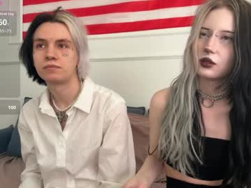 Veryraretwins Chaturbate stream image from April 04, 2026