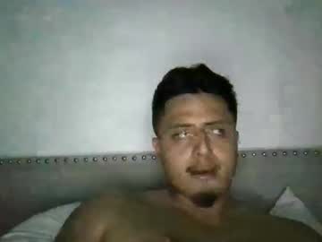 Maxbee1323 Chaturbate stream image from April 04, 2026