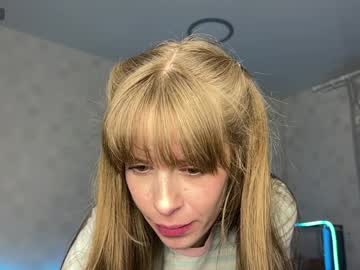 Rosamoore Chaturbate stream image from April 04, 2026