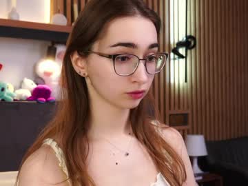 Polly_Bee Chaturbate stream image from April 04, 2026