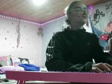 Venuzxx Chaturbate stream image from April 05, 2026
