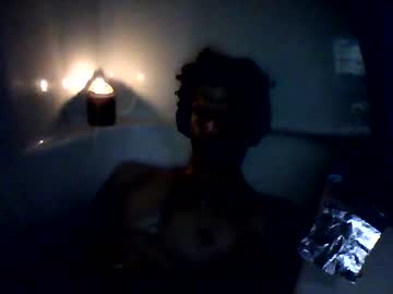 Moondoggie00111 Chaturbate stream image from April 06, 2026