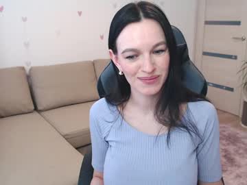 Lilliyves Chaturbate stream image from April 06, 2026