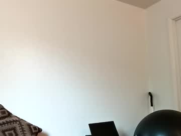 2mescent2000 Chaturbate stream image from April 06, 2026
