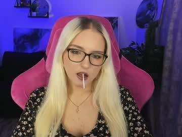 Violamore Chaturbate stream image from April 06, 2026