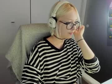 Starelli Chaturbate stream image from April 06, 2026