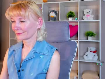 Julie_Lucasss Chaturbate stream image from April 07, 2026