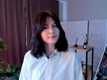 Christaschrecongost Chaturbate stream image from April 07, 2026