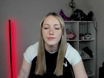 Evelynblond Chaturbate stream image from April 07, 2026