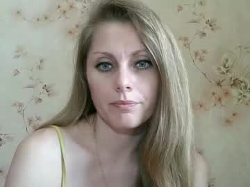 Roxyfox18x01 Chaturbate stream image from April 07, 2026