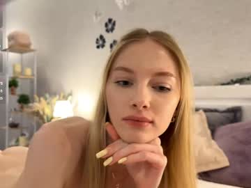 Autumnroginson Chaturbate stream image from April 07, 2026