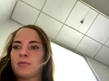 Oliviaaraee Chaturbate stream image from April 07, 2026