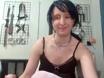 Servilesarah Chaturbate stream image from April 08, 2026