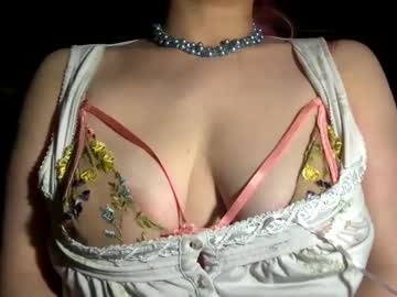 Crystalyn777 Chaturbate stream image from April 08, 2026