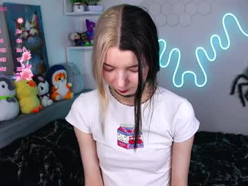 Emmie_Everly Chaturbate stream image from April 08, 2026