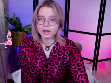 Chloewells Chaturbate stream image from April 10, 2026