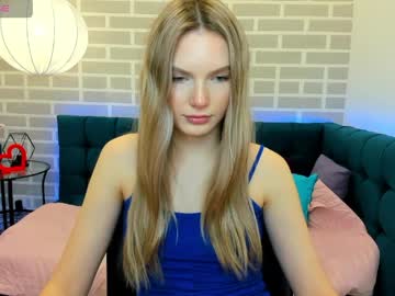 Evelineamore Chaturbate stream image from April 10, 2026