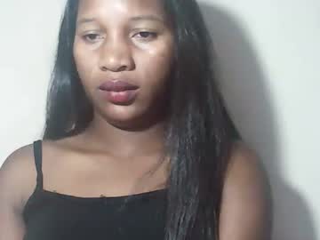 Lovelylarra Chaturbate stream image from April 10, 2026
