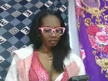 Ninie246746 Chaturbate stream image from April 10, 2026