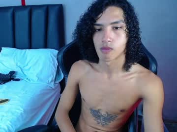 Tayronx33 Chaturbate stream image from April 10, 2026