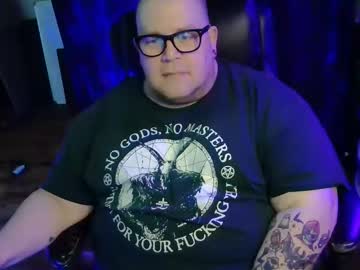Hoosierdaddyxl Chaturbate stream image from April 10, 2026