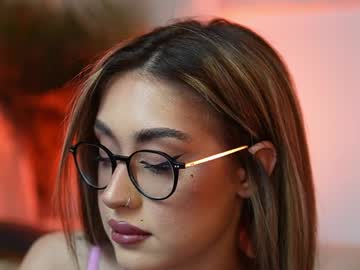 Aileenaxa Chaturbate stream image from April 10, 2026