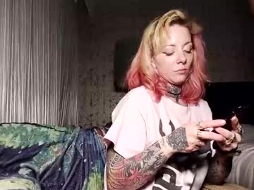 Bizzybambino Chaturbate stream image from April 11, 2026