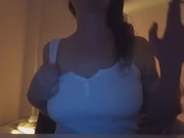 Larafox22 Chaturbate stream image from April 11, 2026