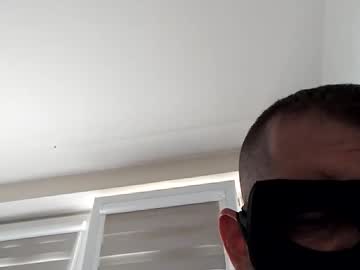 Robert304775 Chaturbate stream image from April 11, 2026