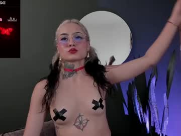 Vesiagomez Chaturbate stream image from April 11, 2026