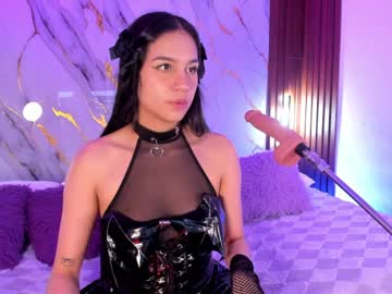Mollylewis18 Chaturbate stream image from April 11, 2026