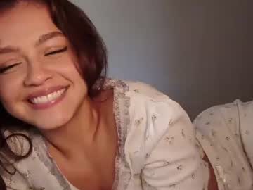 Siennasings Chaturbate stream image from April 12, 2026