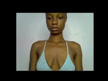 Slim_Petitqueen Chaturbate stream image from April 12, 2026