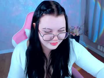 Kira_G0ld Chaturbate stream image from April 12, 2026