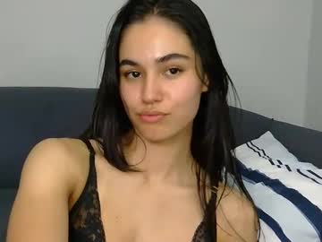Elarahayes Chaturbate stream image from April 12, 2026