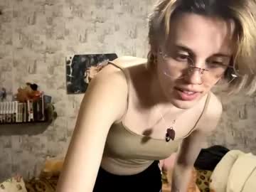 Tiffanydziewanowski Chaturbate stream image from April 12, 2026