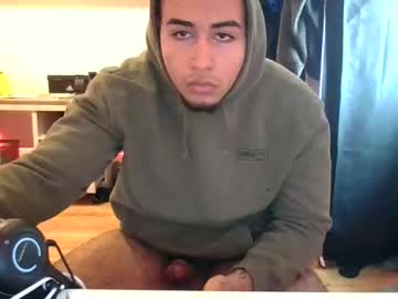 Ezzteban935 Chaturbate stream image from April 12, 2026