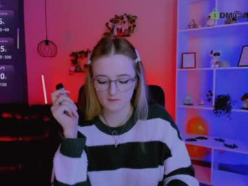 Hottyvibess Chaturbate stream image from April 12, 2026