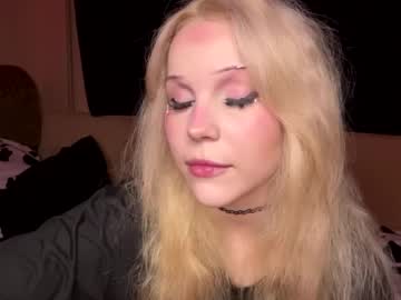 Alicauwumeow Chaturbate stream image from April 12, 2026
