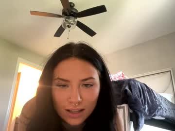 Amereyraylyn2 Chaturbate stream image from April 13, 2026