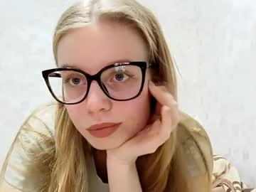 Sabrinahandlin stream image from April 13, 2026