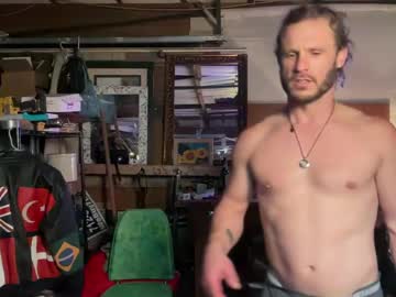 Straightishd Chaturbate stream image from April 14, 2026