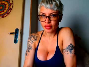 Carolinamonroems Chaturbate stream image from April 14, 2026