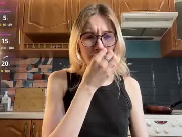 Eileencrowday Chaturbate stream image from April 14, 2026