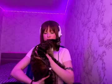 Cyndidonnelly Chaturbate stream image from April 14, 2026
